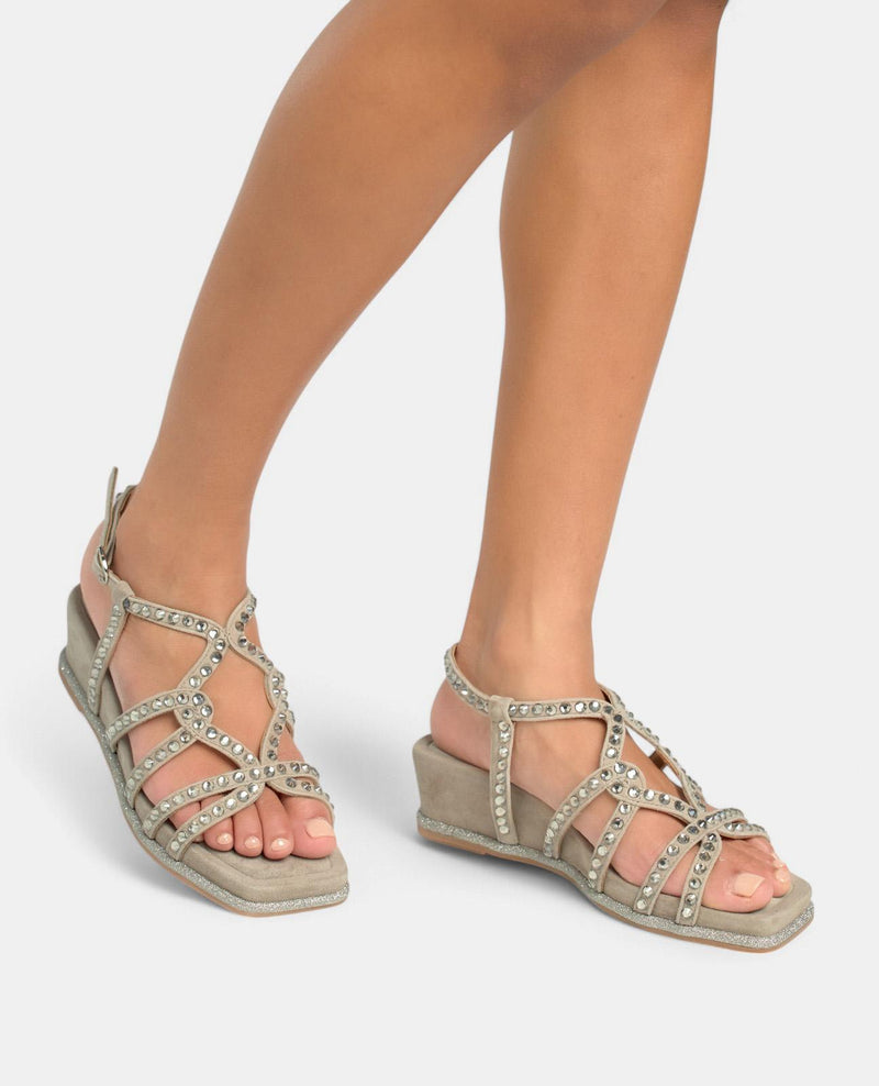 SANDALIA CUÑA MEDIA