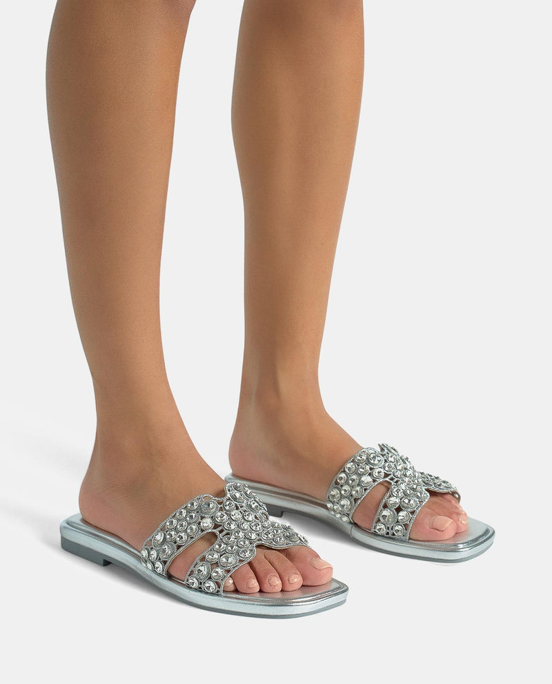 SANDALIA PLANA TIRAS ADORNO