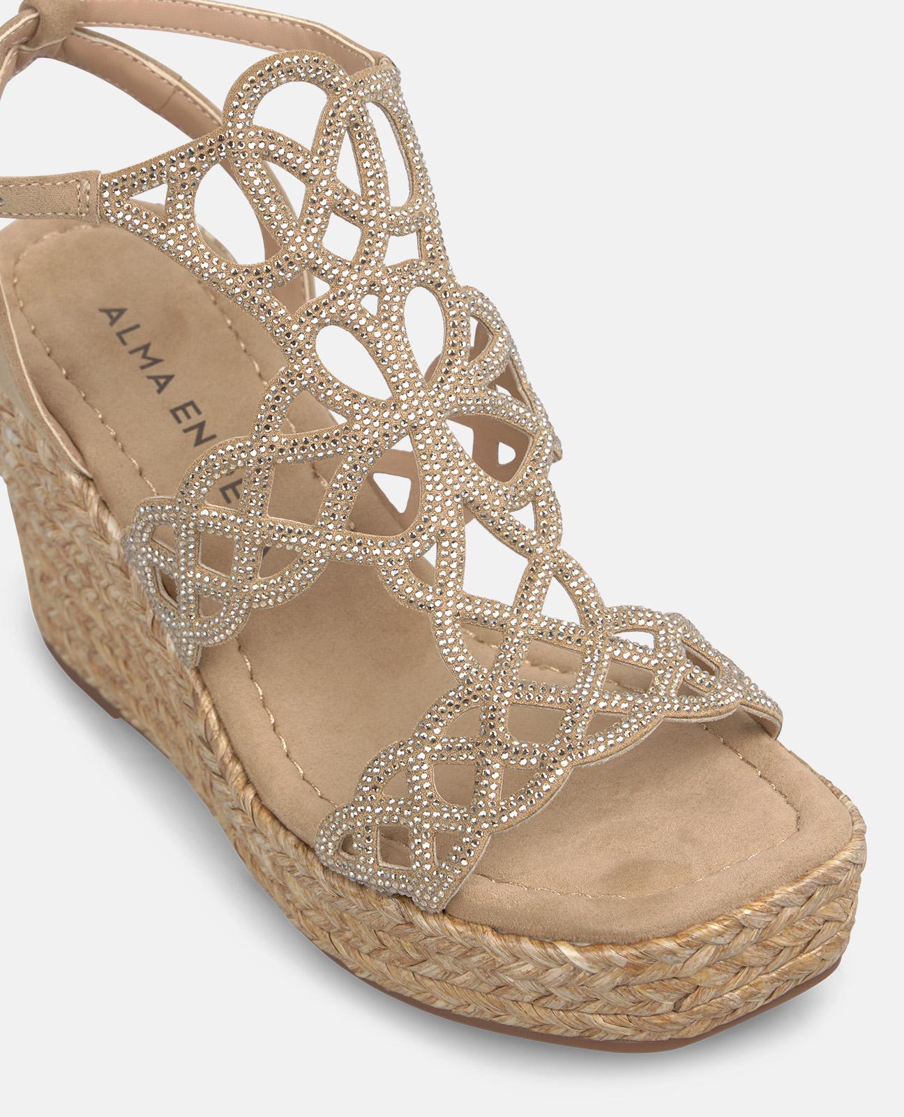 Sandália de plataforma alta com corpo entrelaçado