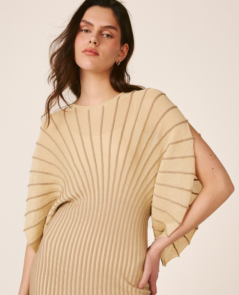 VESTIDO COM MANGAS DE MORCEGO