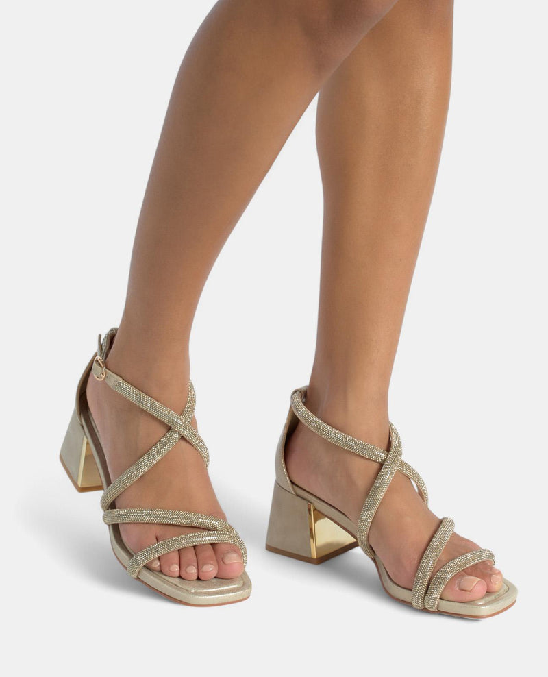 SANDAL WITH CROSSED STRAPS HEEL