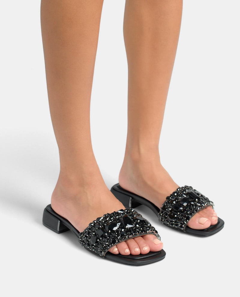 SANDALIA CON ABALORIOS