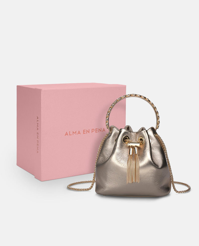 HANDTASCHE MIT STRASSBESETZTEM GRIFF