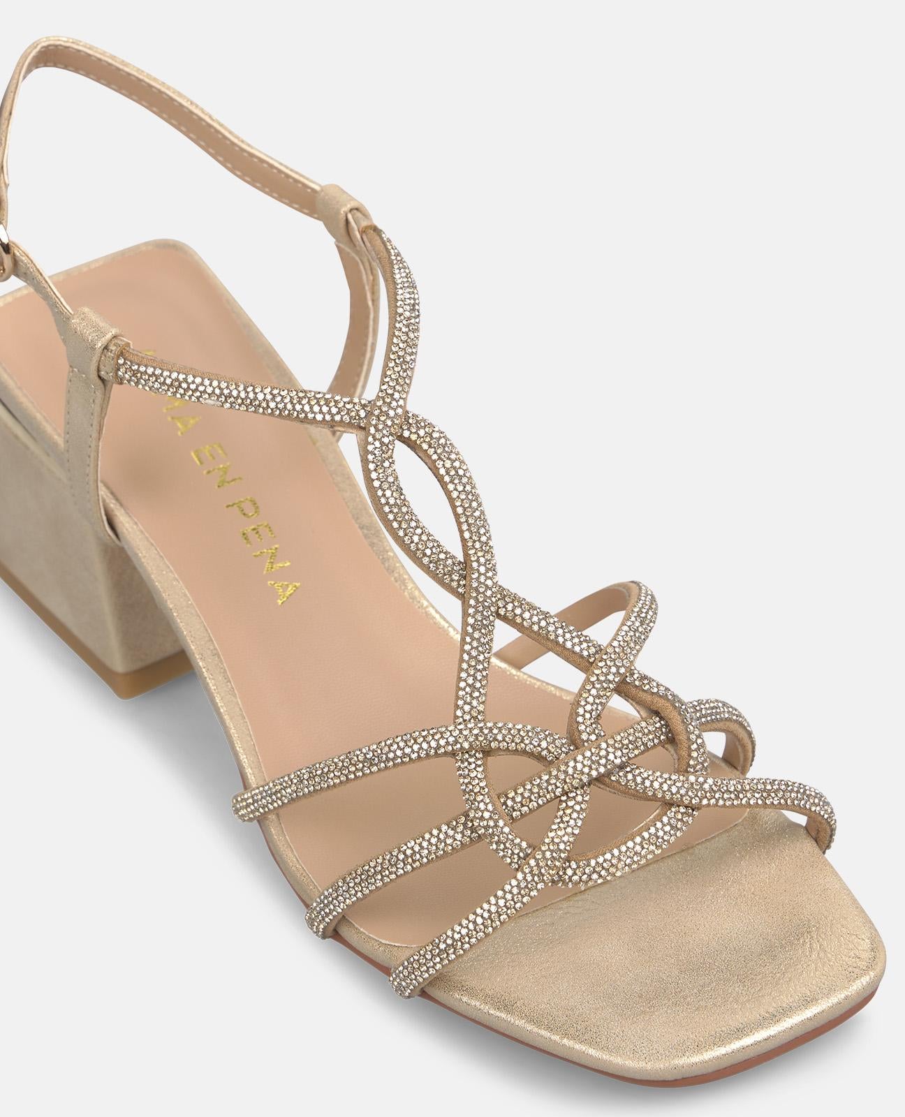 SANDALIA DE TACON MEDIO EN T TIRAS ENTRELAZADAS