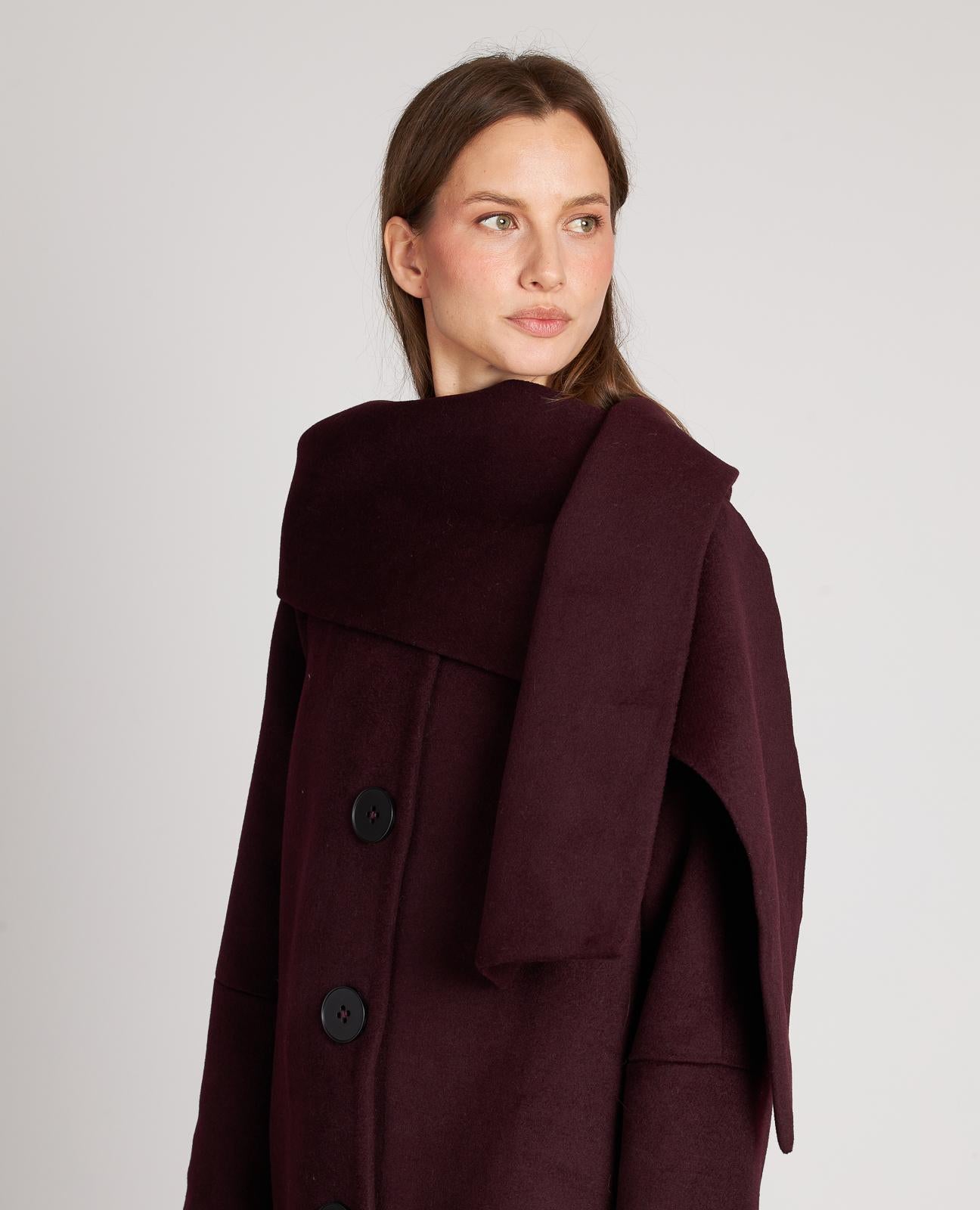 MANTEAU AVEC ÉCHARPE À BOUTONS