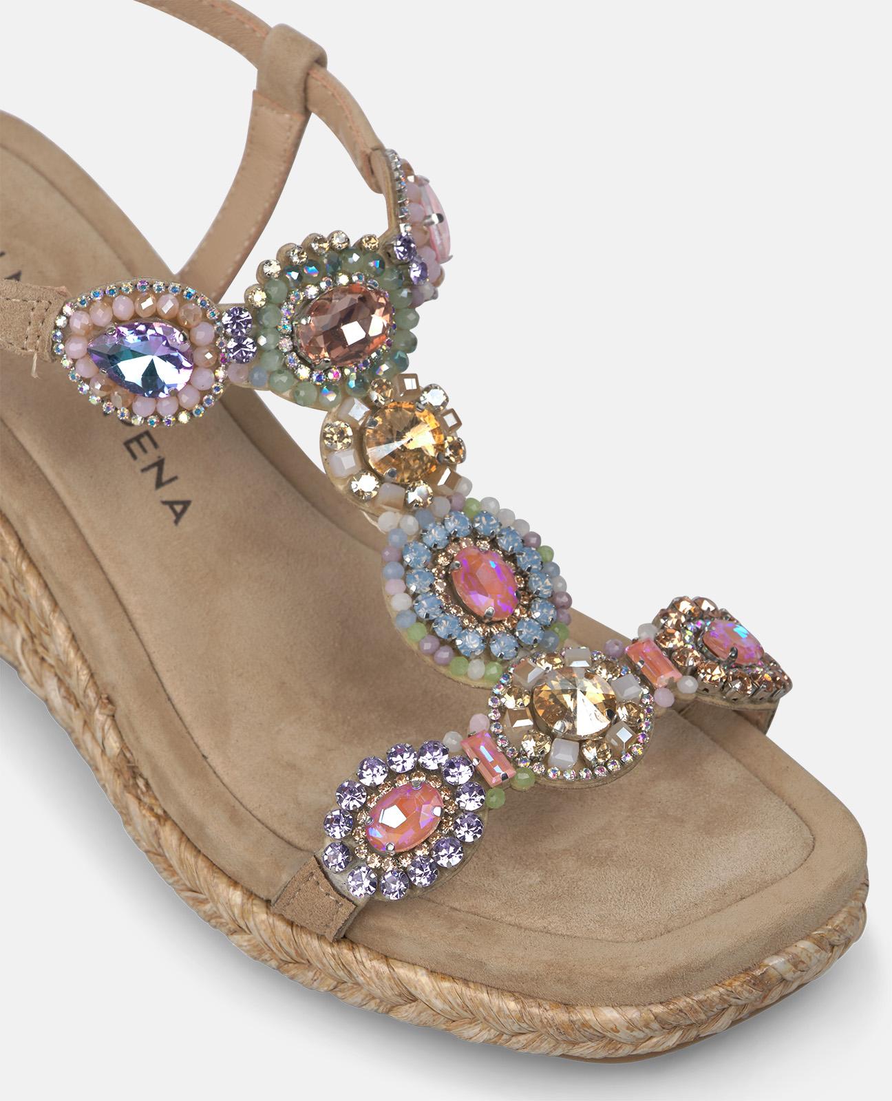 SANDALIA CUÑA PEDRERIA CIRCULAR EN T