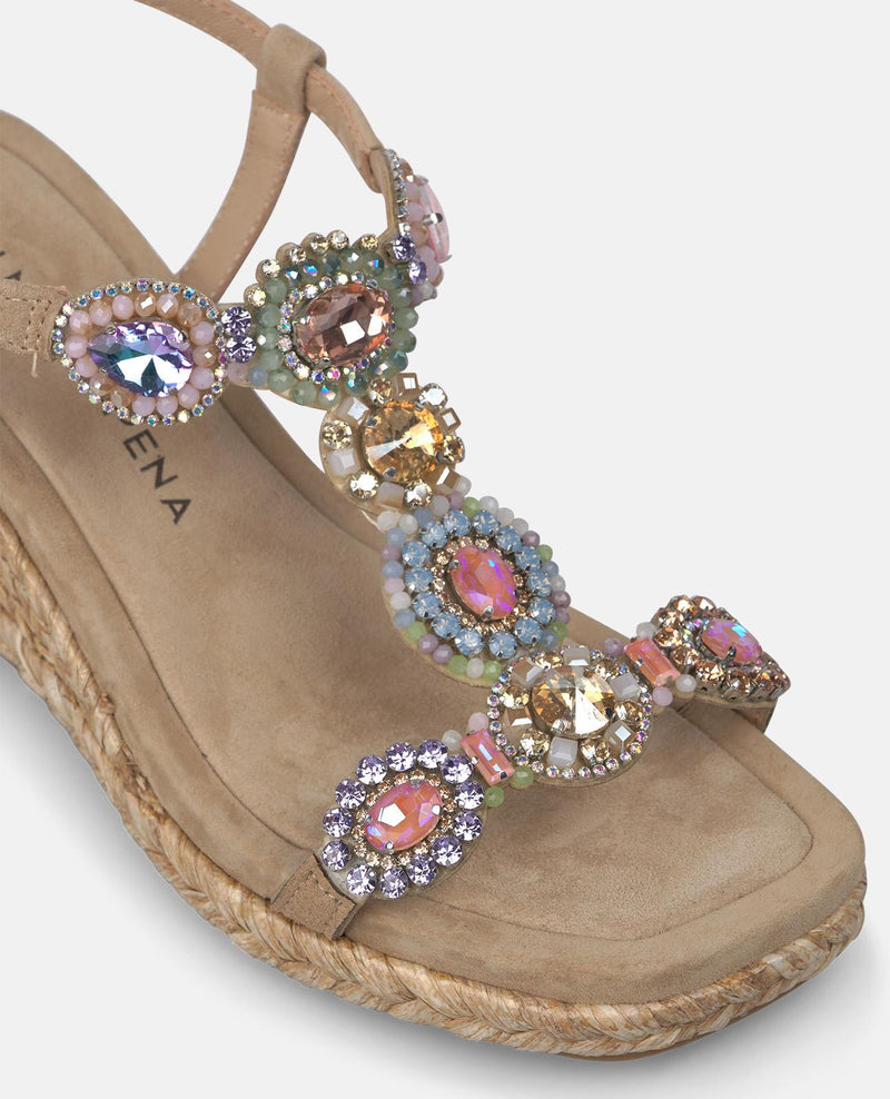 SANDALIA CUÑA PEDRERIA CIRCULAR EN T