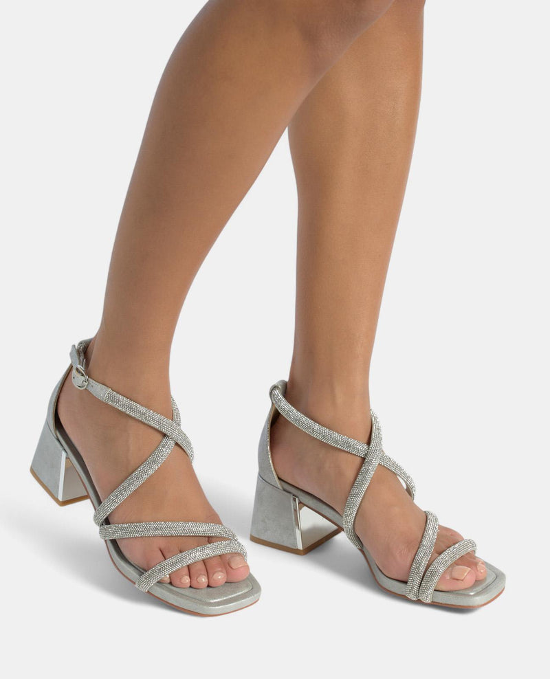 SANDAL WITH CROSSED STRAPS HEEL