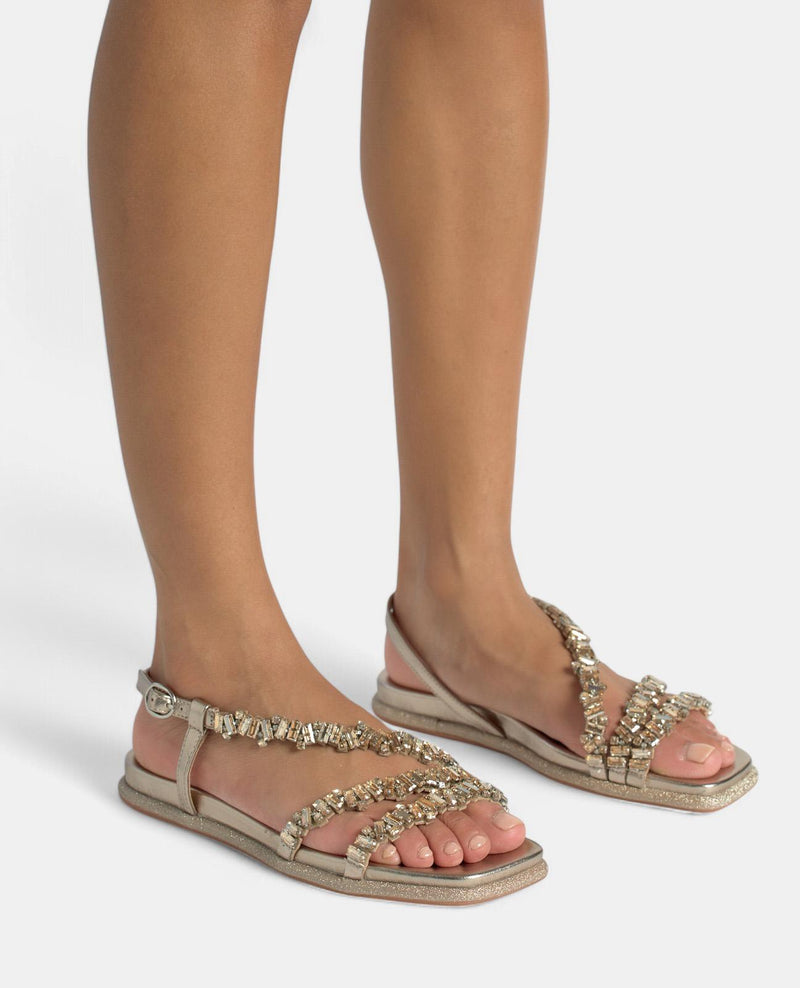 SANDALIA PLANA TIRAS JOYA