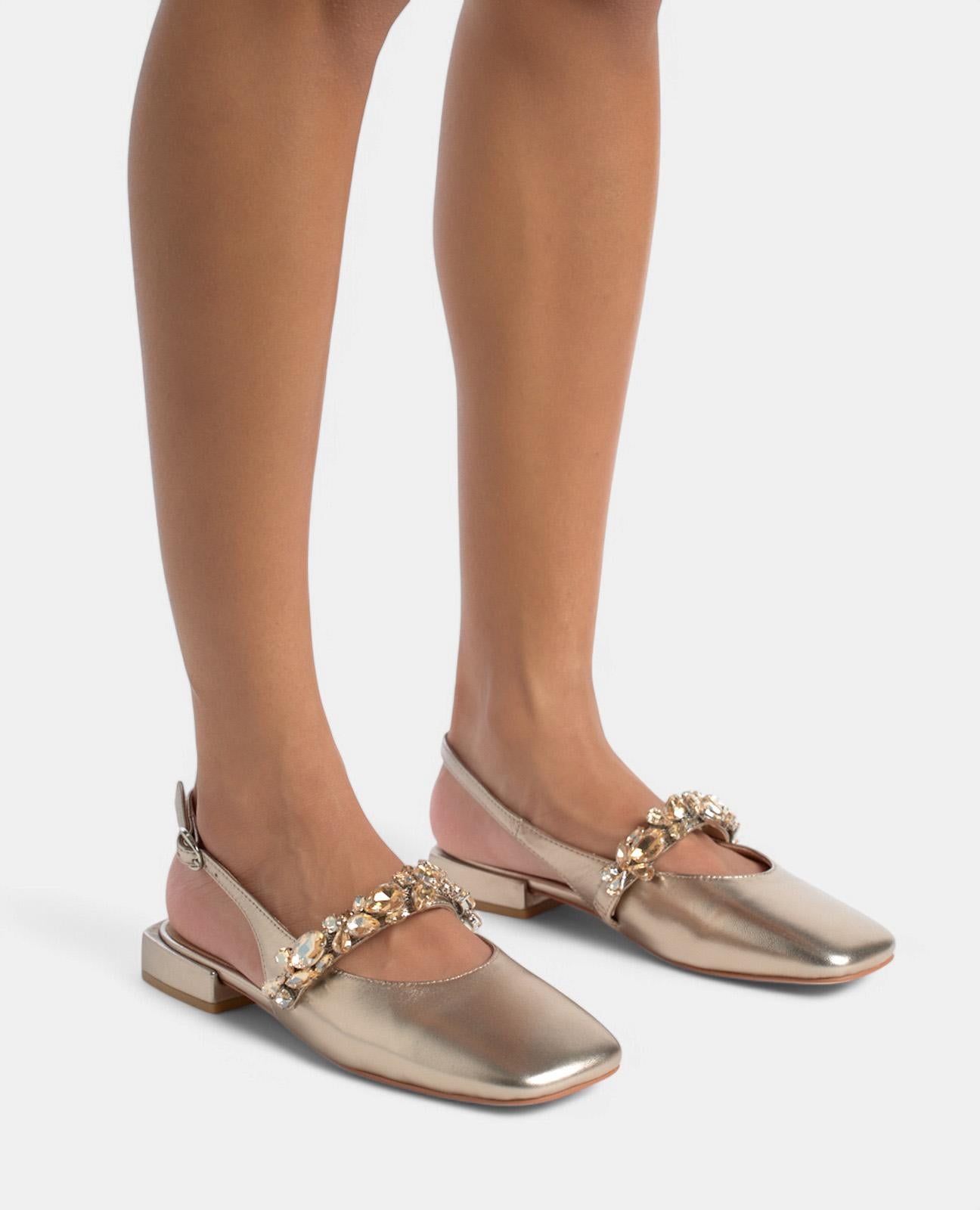 STRASSBESETZTER RIEMENSCHUH