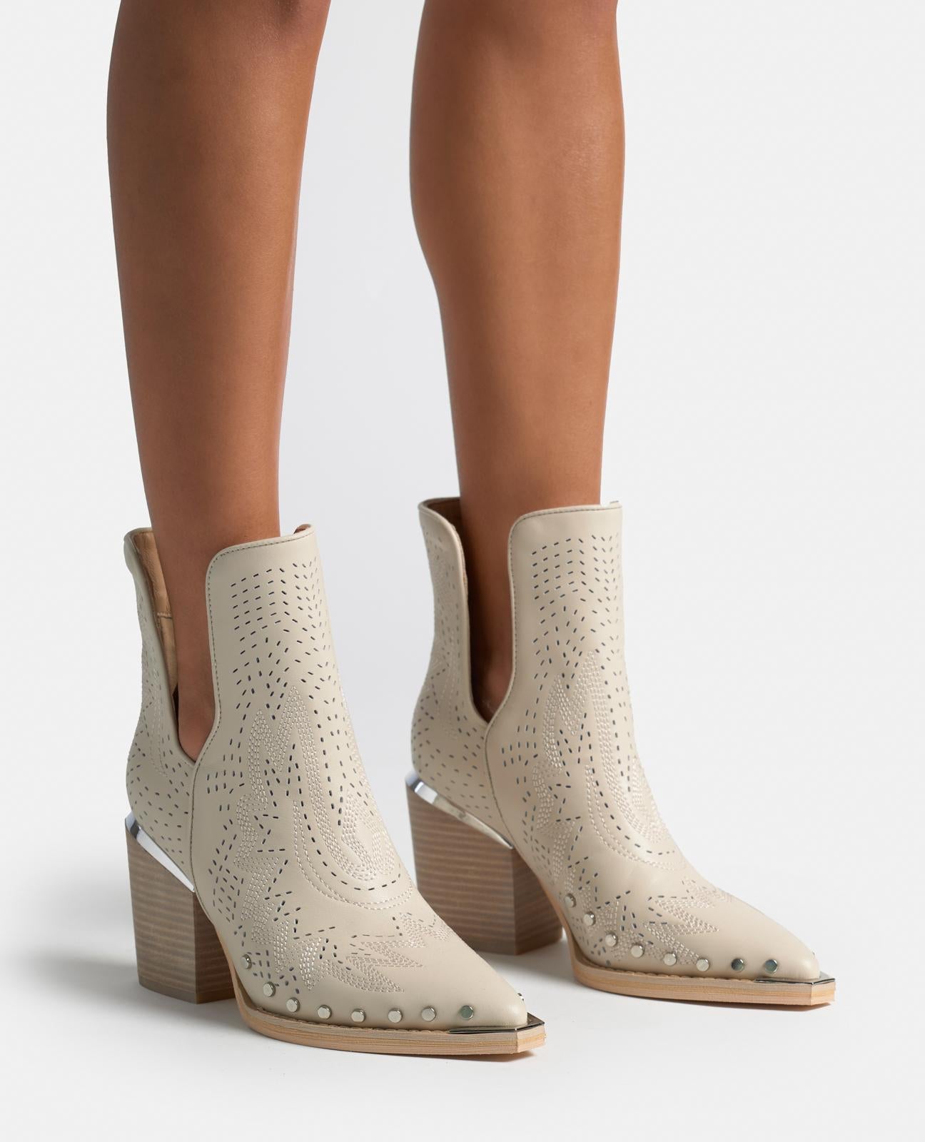 BOTÍN TACÓN CON ABERTURA