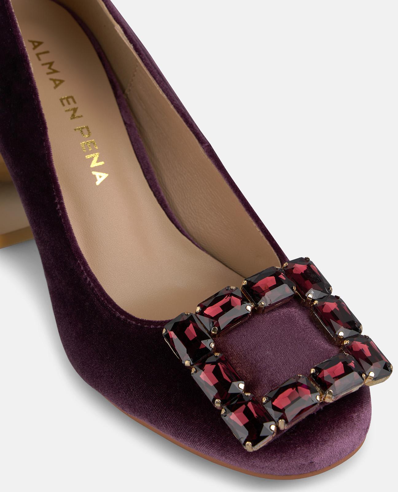 ZAPATO TACÓN DE TERCIOPELO CON ADORNO