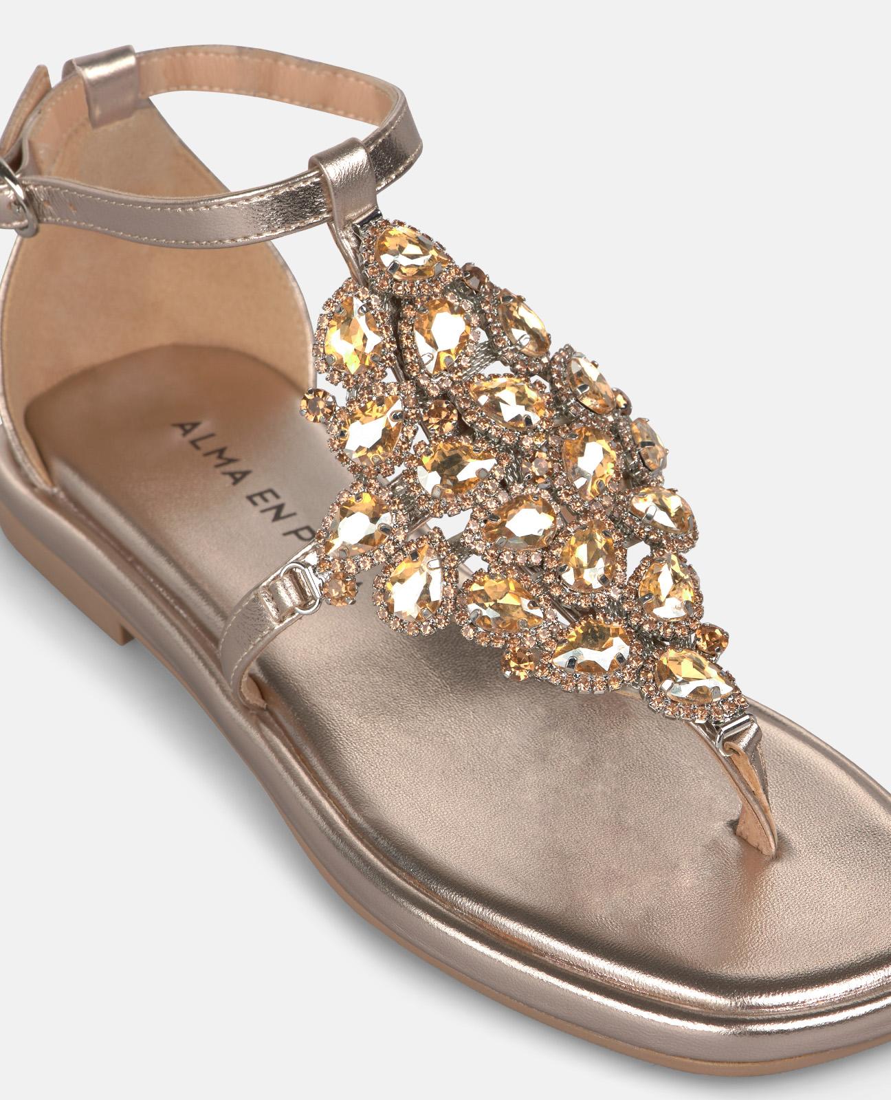 Sandália de salto alto fechada