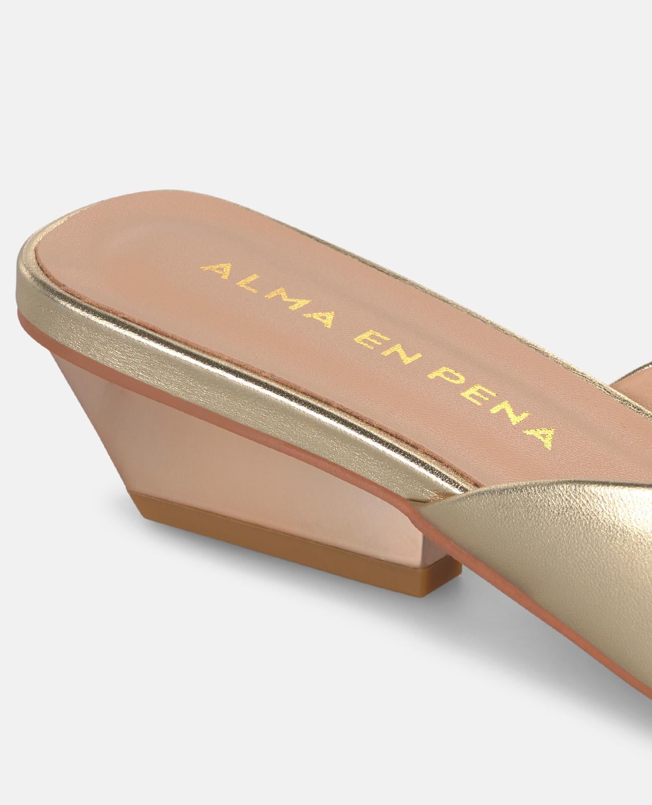 METALLIC MULE