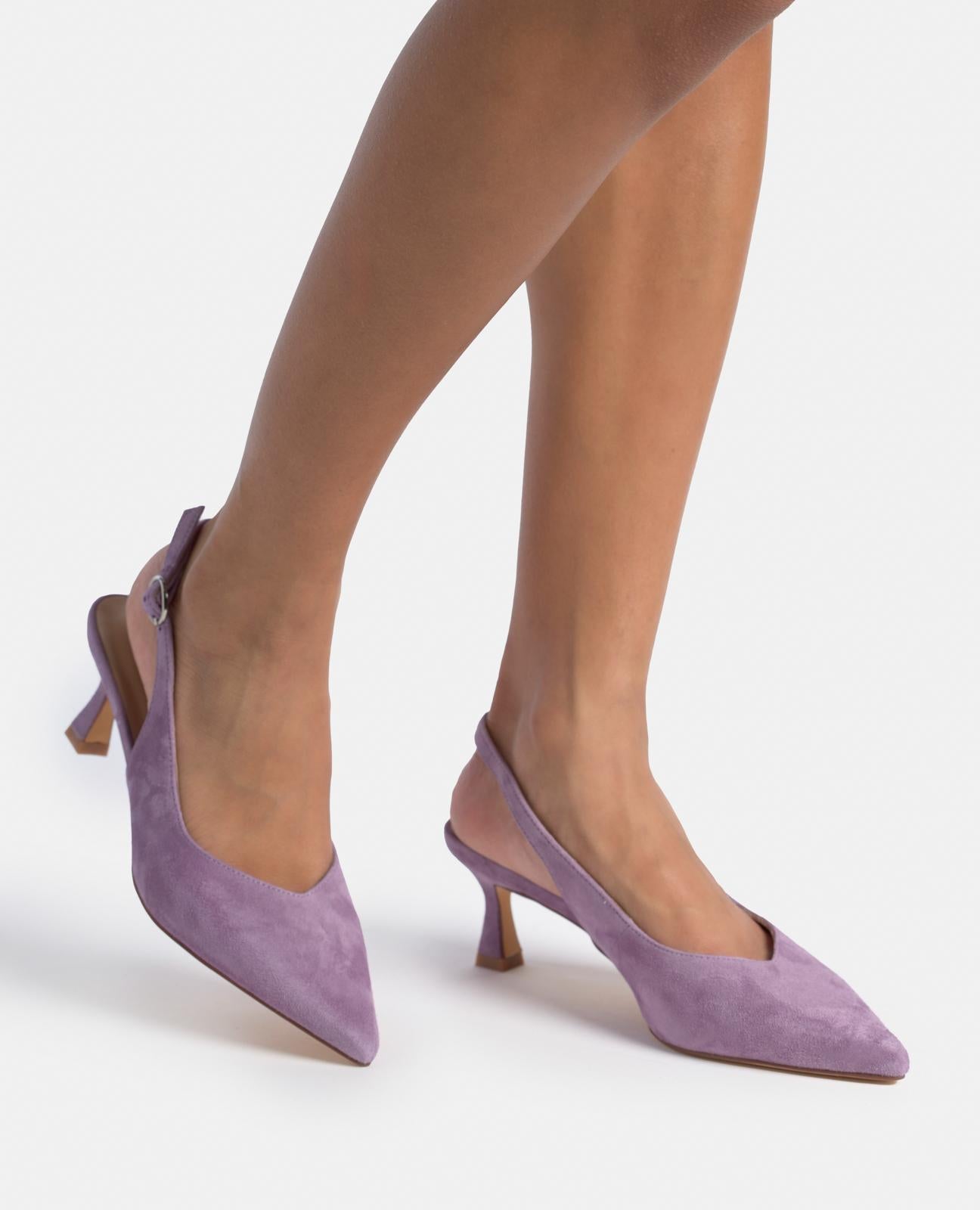 SCHUHE MIT KITTEN-ABSATZ