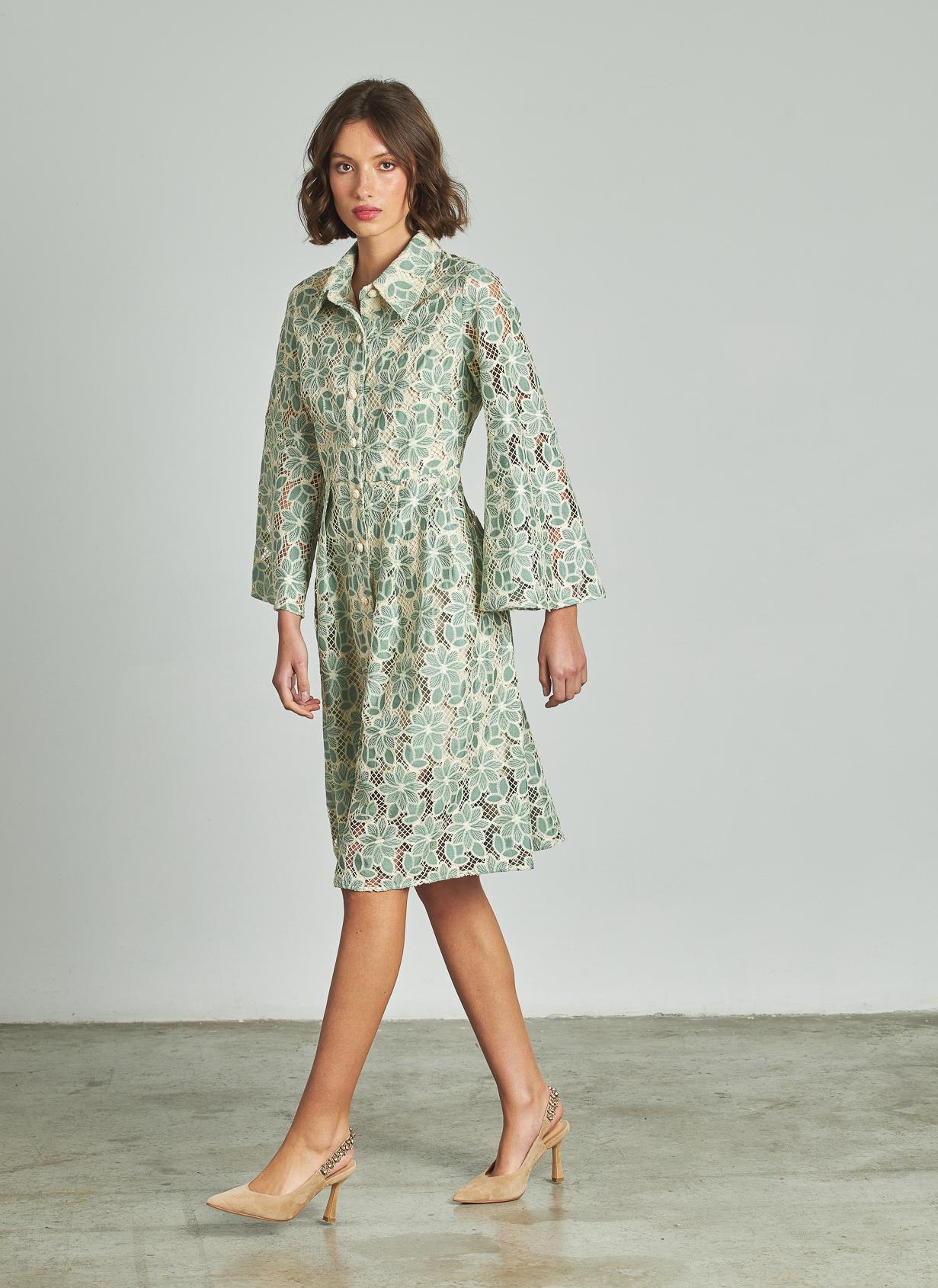 VESTIDO DE FLORES COM BORDADOS
