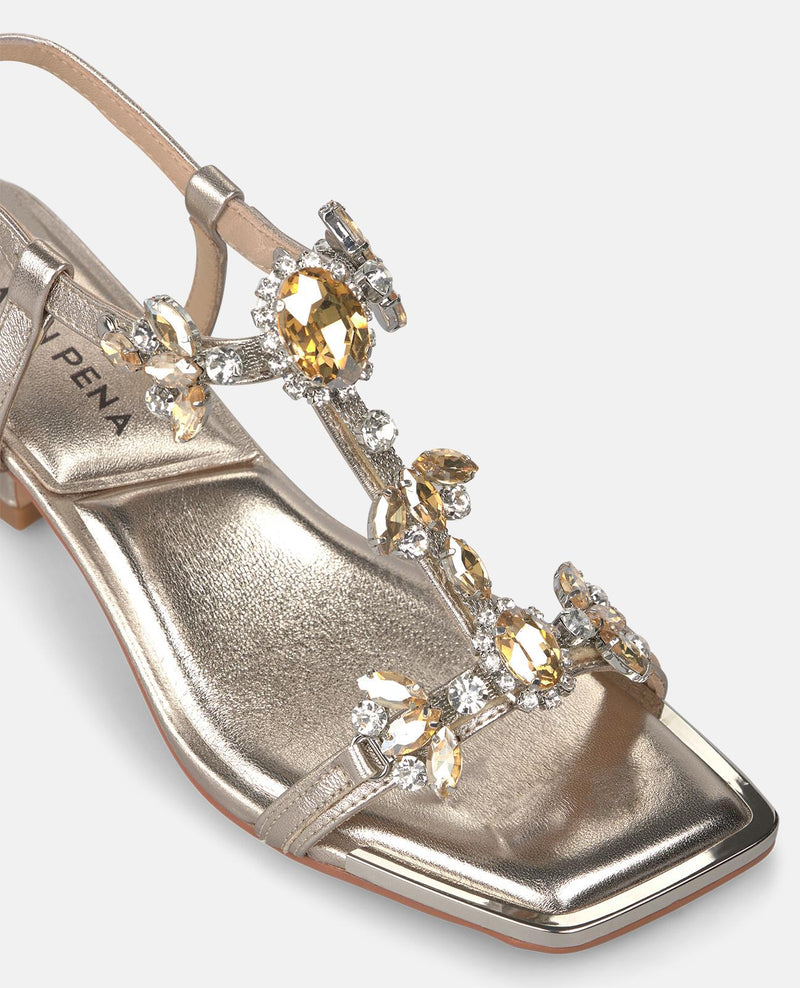 SANDALIA CON PEDRERIA FRONTAL