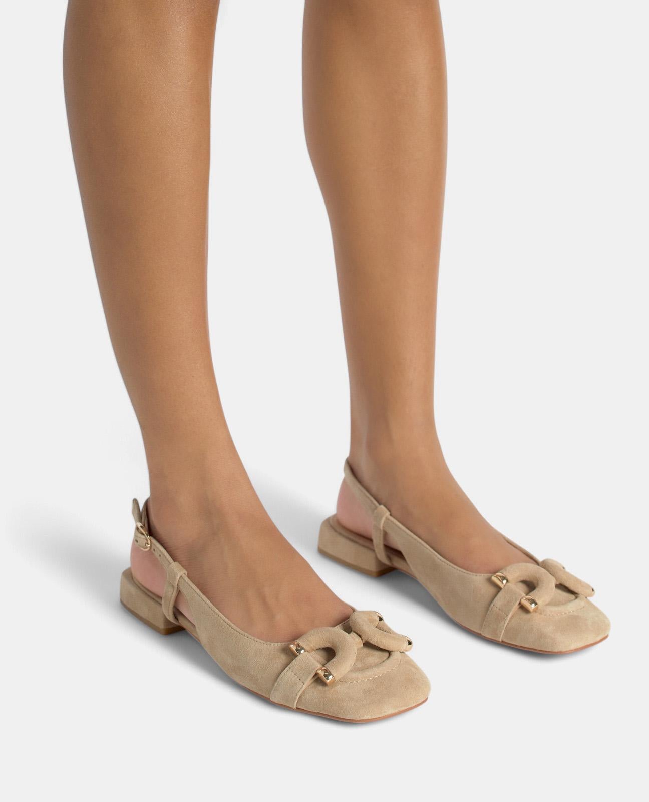 FLACHER SCHUH MIT STEIGBÜGEL