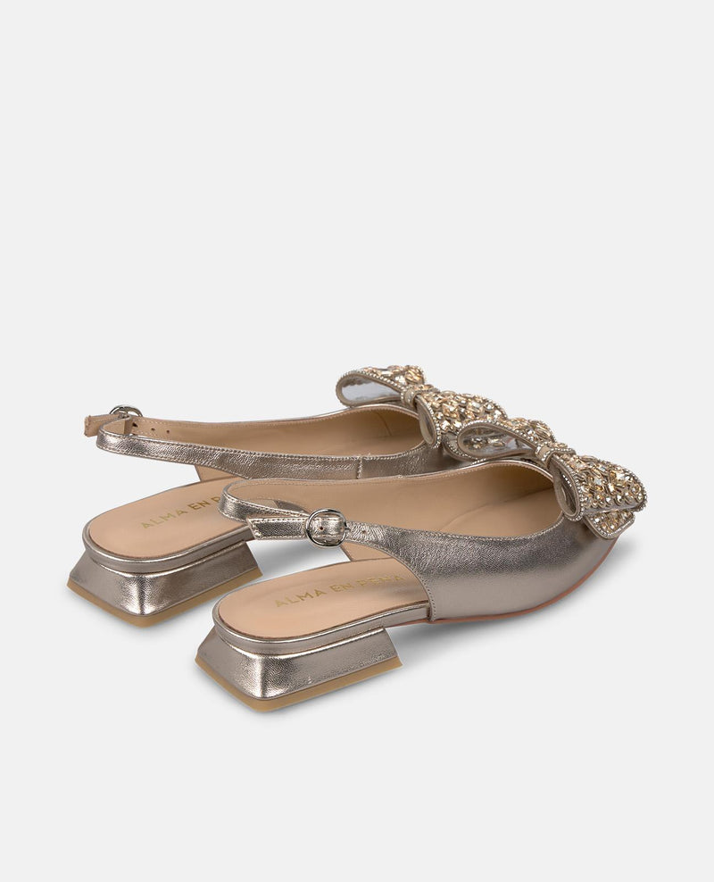 CHAUSSURE PLATE AVEC NOEUD