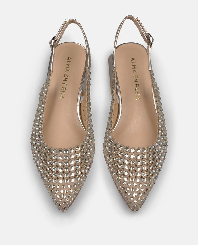 DÉTAILS DE LA CHAUSSURE PLATE