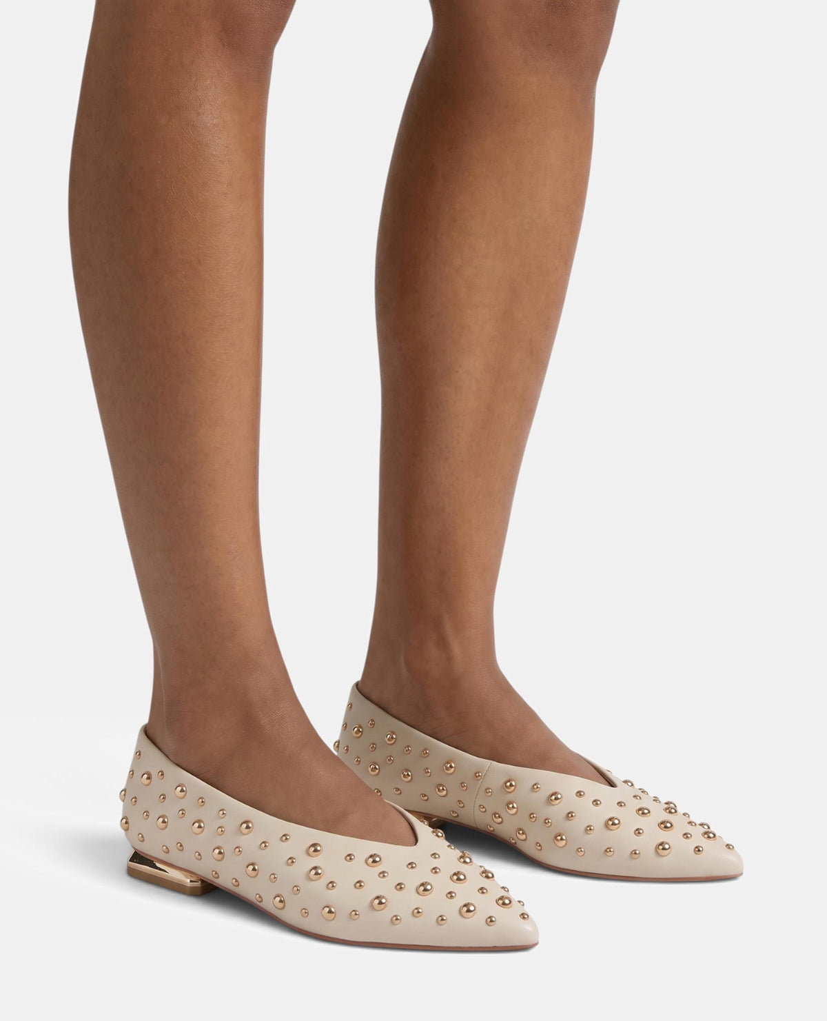 BAILARINA NAPA COM TACHAS METÁLICAS
