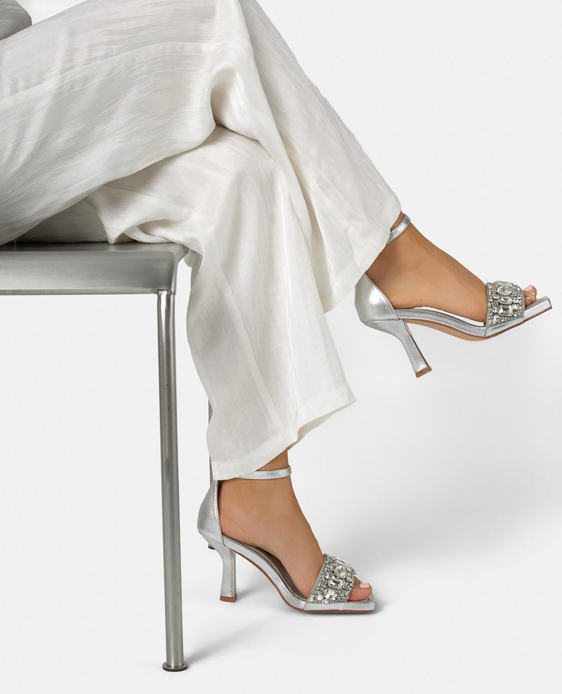 SANDALIA DE TACON METALIZADA