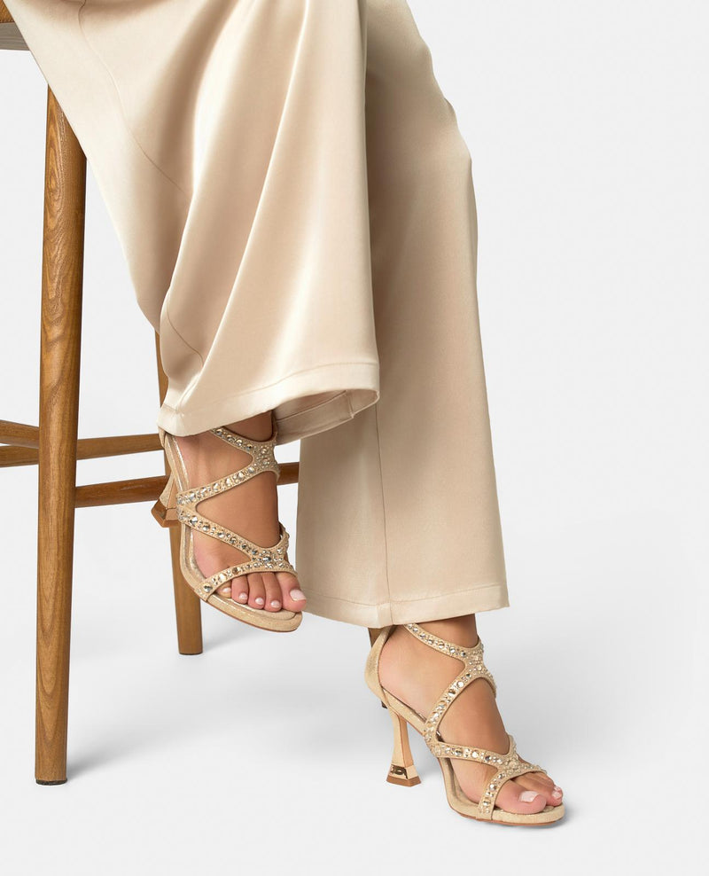 CROSSED SANDAL WITH MEDIUM HEEL
