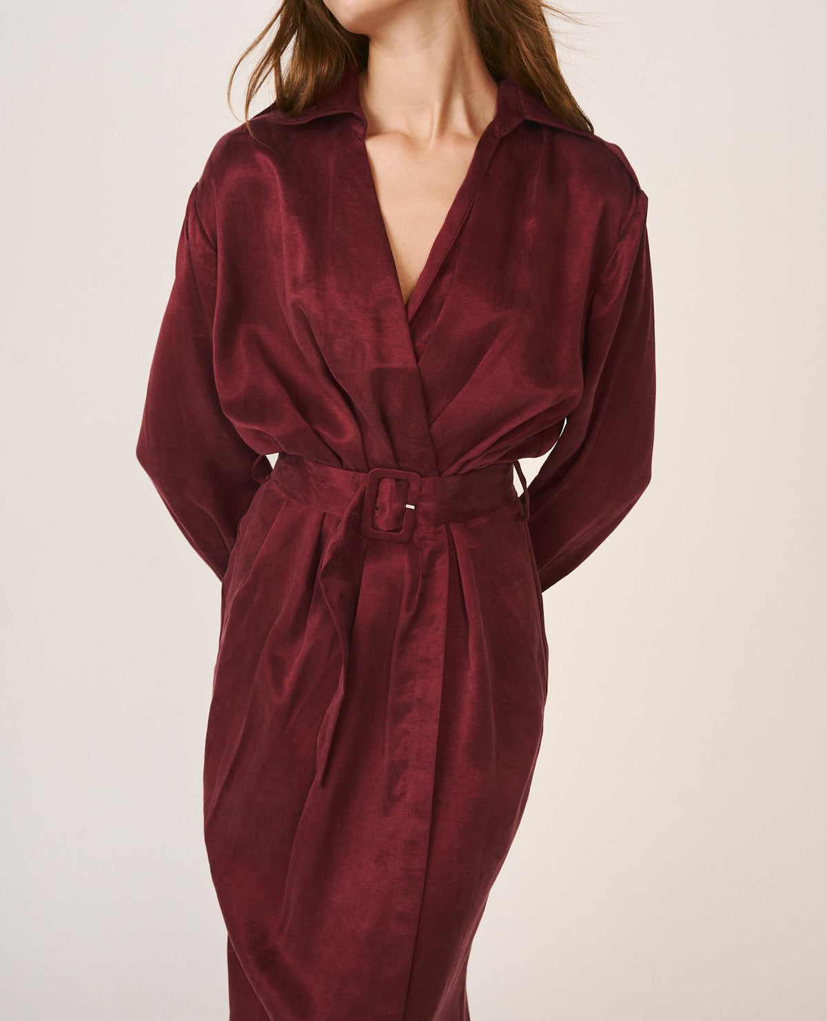 VESTIDO LONGO COM DECOTE CRUZADO