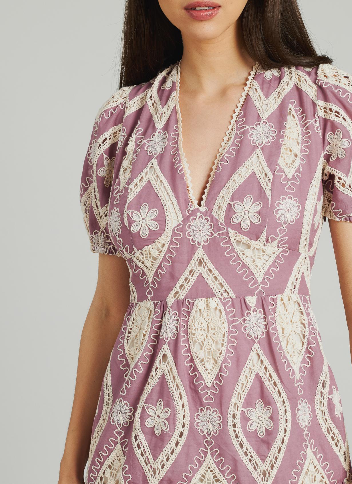 VESTIDO CORTO BORDADOS
