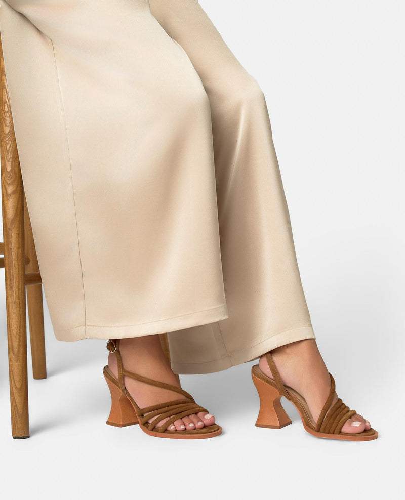 SANDALIA TIRAS TACON DE MADERA