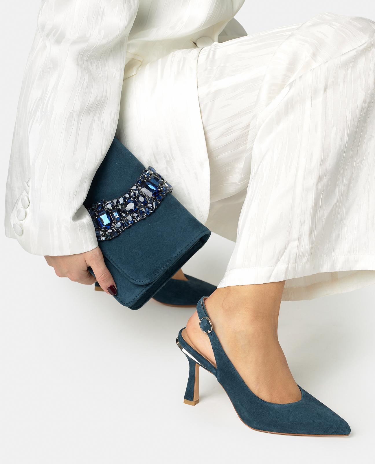 SALON ESPECIAL DESTALONADO