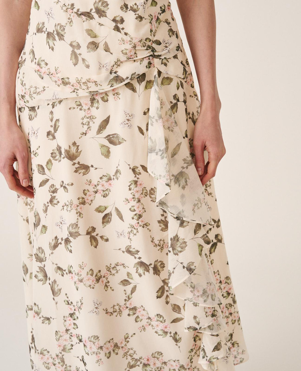 VESTIDO COM MANGAS LONGAS