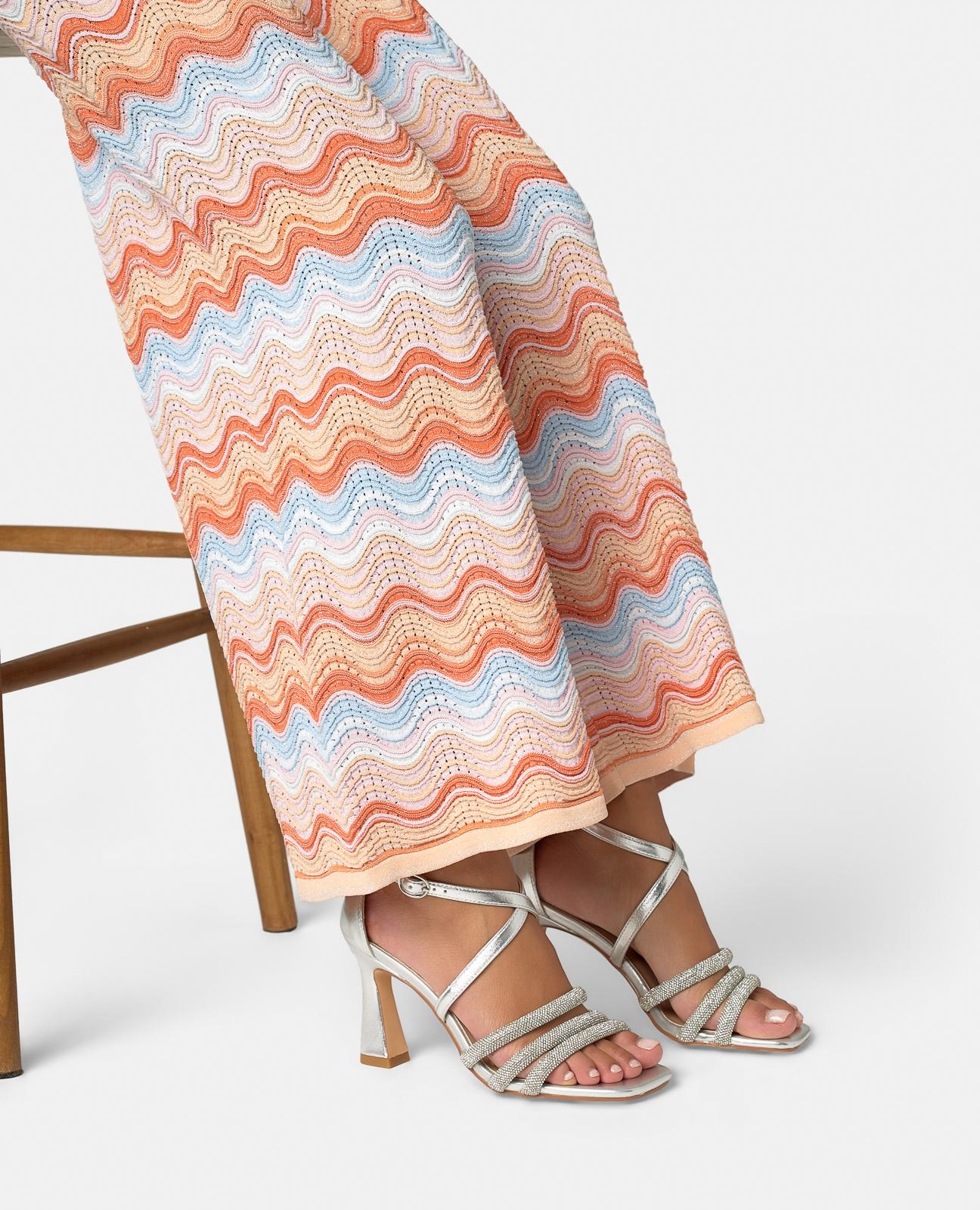 SANDALIA MEDIA TIRAS TUBULARES MULTIPLES