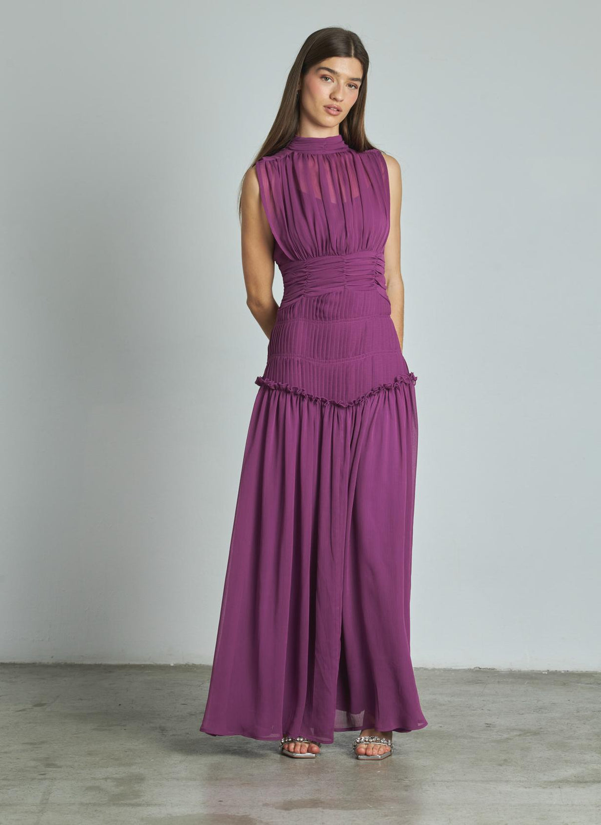 VESTIDO LARGO HALTER PLISADO