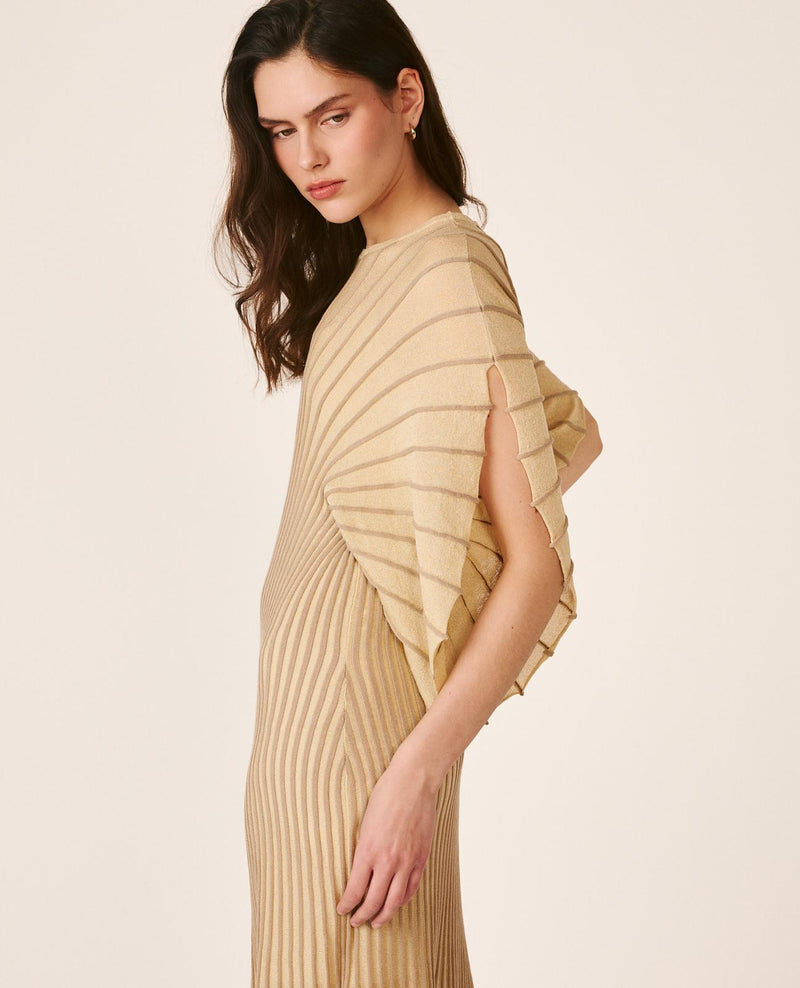 VESTIDO COM MANGAS DE MORCEGO