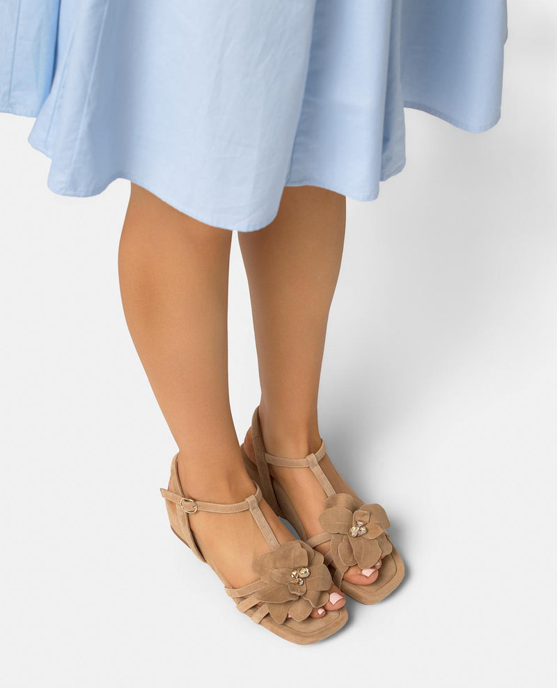 WEDGE SANDALS WITH FLORAL DETAILS