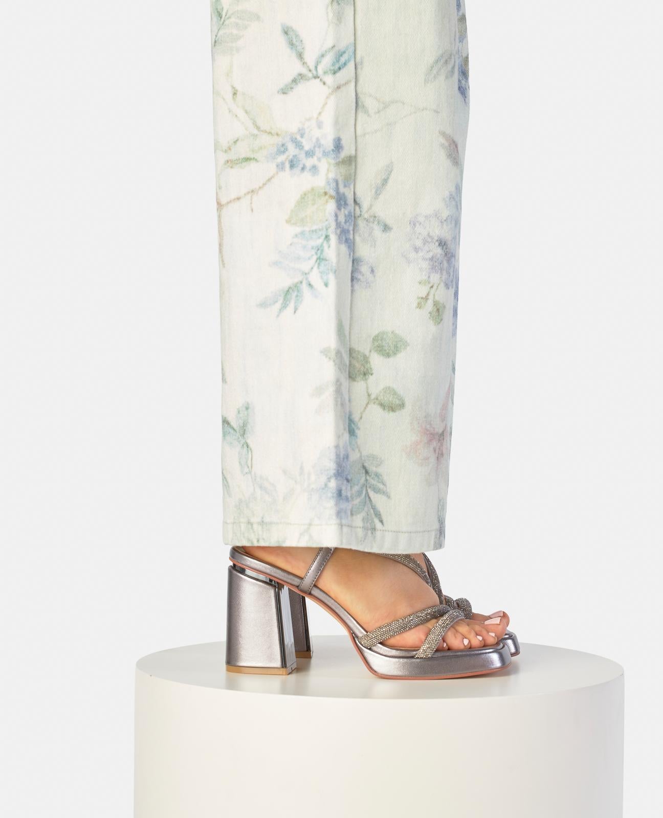 SANDALIA TIRAS METALIZADAS