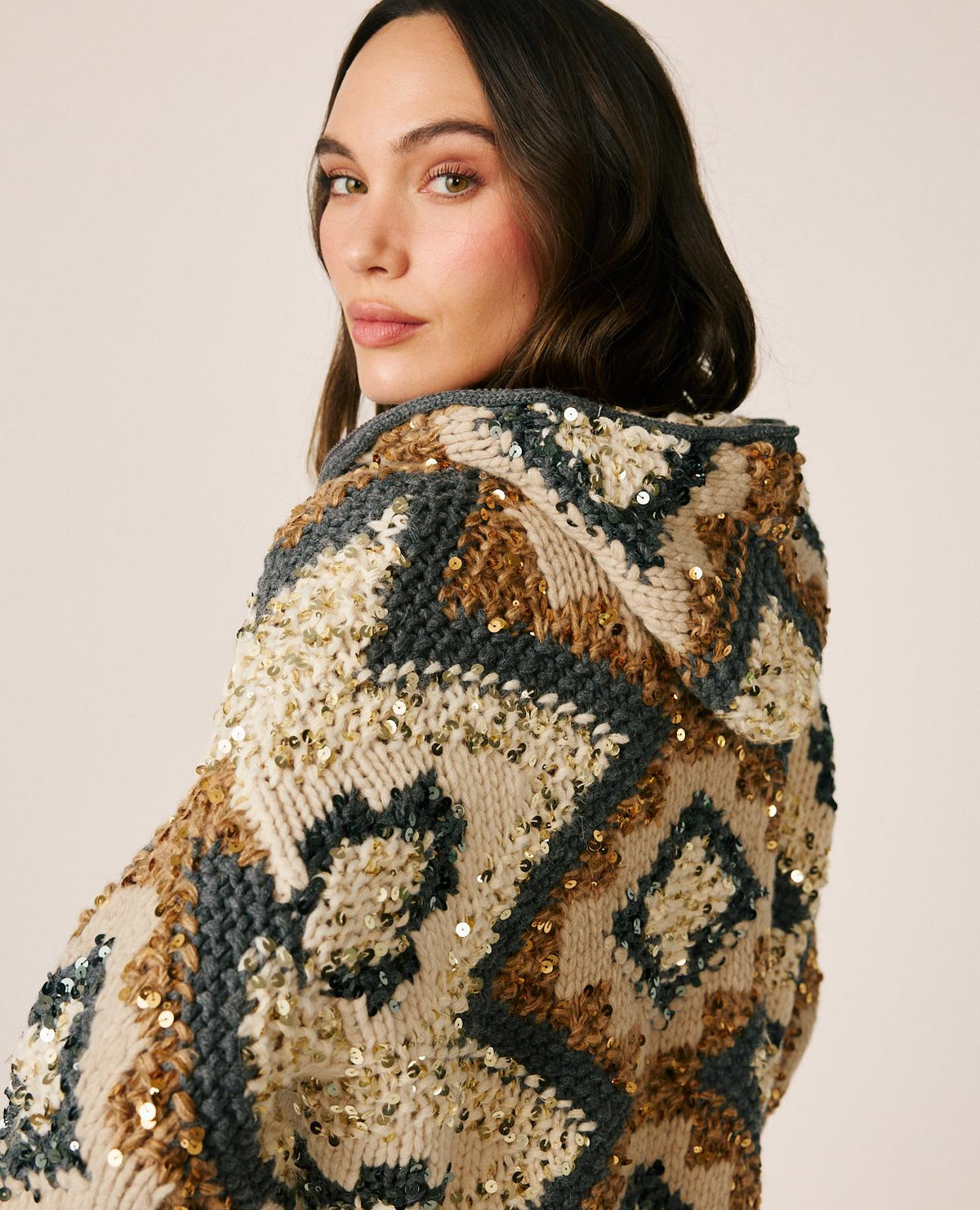 CARDIGAN LAVORATO A MAGLIA CON CAPPUCCIO
