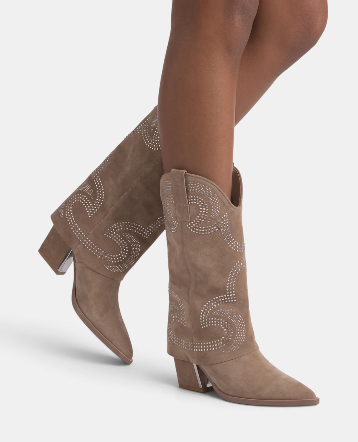 BOTA DE COWBOY EM CAMURÇA COM DETALHES EM CRISTAL