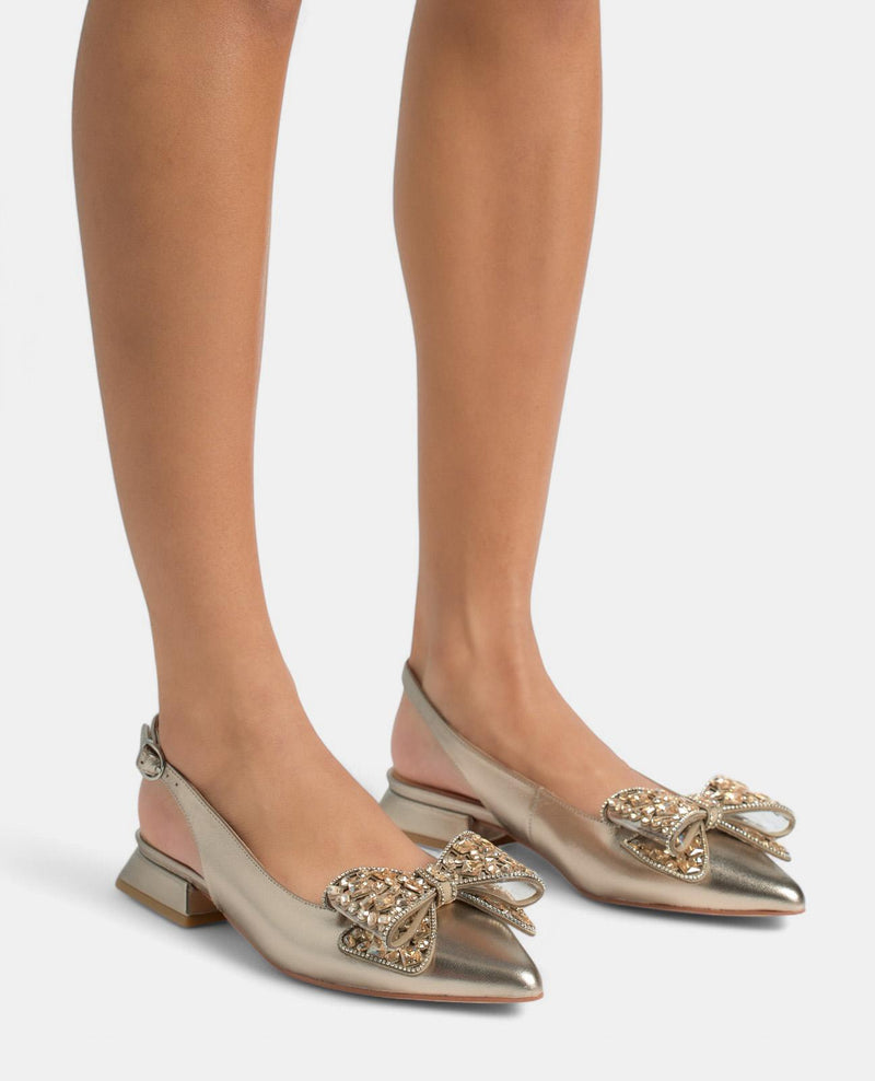 CHAUSSURE PLATE AVEC NOEUD