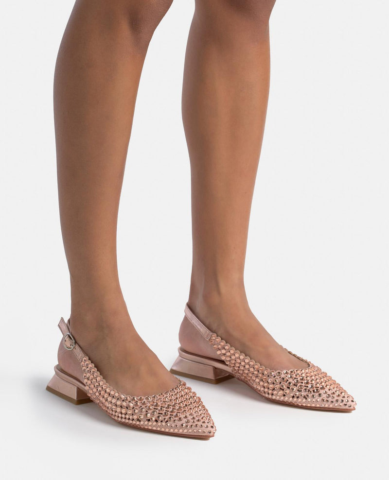 DÉTAILS DE LA CHAUSSURE PLATE