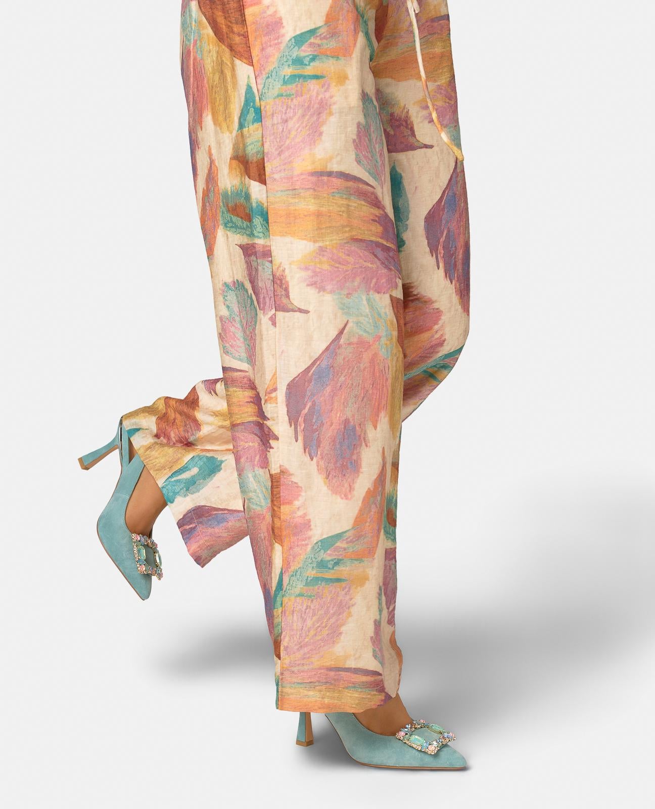 FLAT HEELED SHOE WITH MULTICOLORED STONE BUCKLE