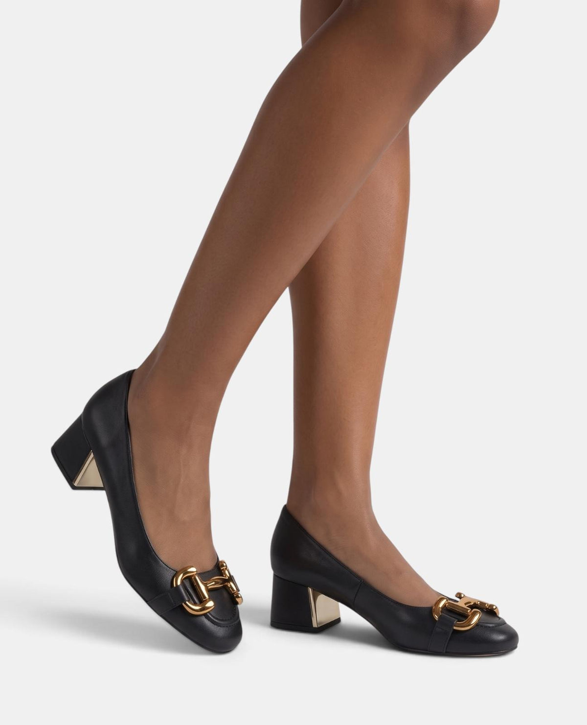 SCARPA IN NAPPA CON DETTAGLI METALLICI