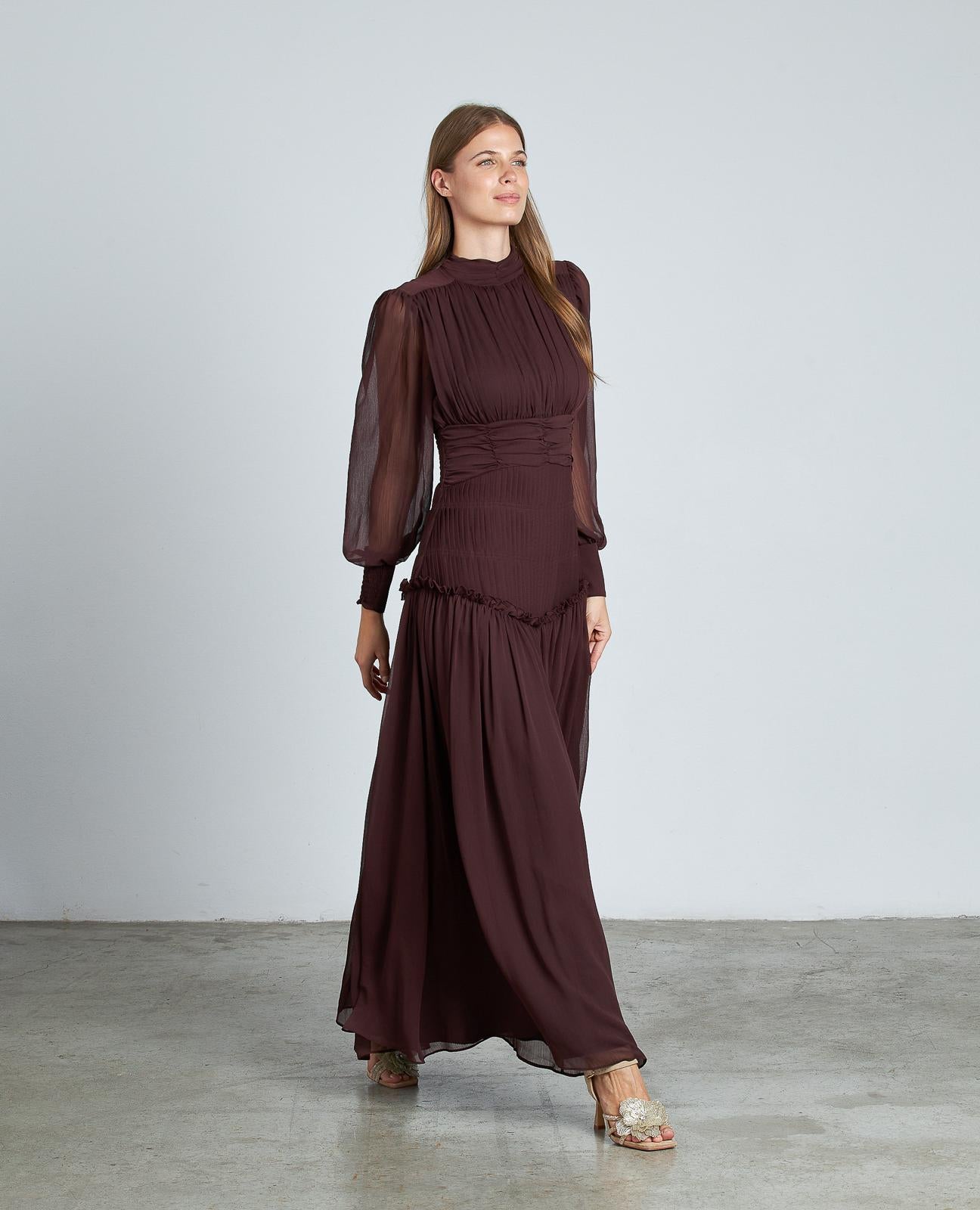 ROBE LONGUE À VOLANTS