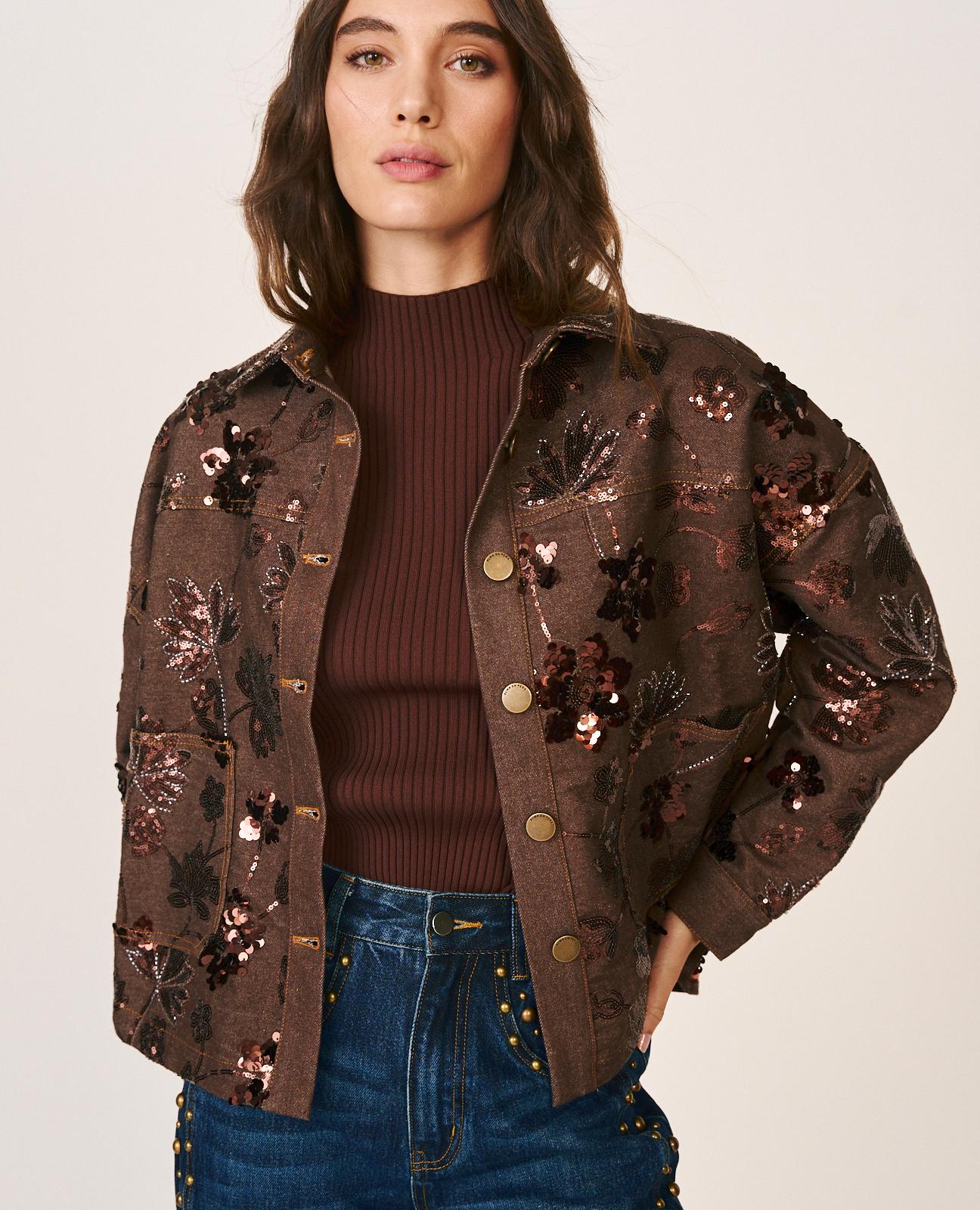 CHAQUETA SARGA BORDADOS FLORALES