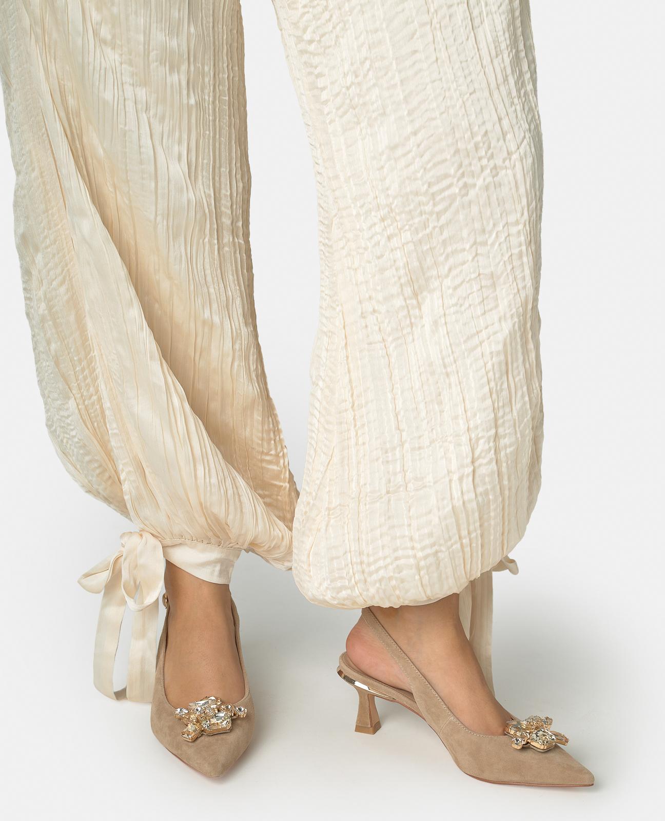 SALON DESTALONADO CON PEDRERIA ESPECIAL