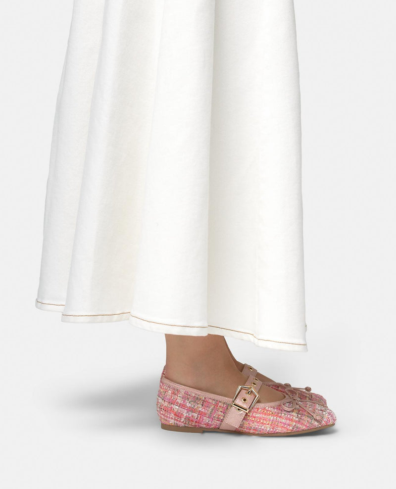 SANDÁLIA RETA COM DETALHE DE FIVELA