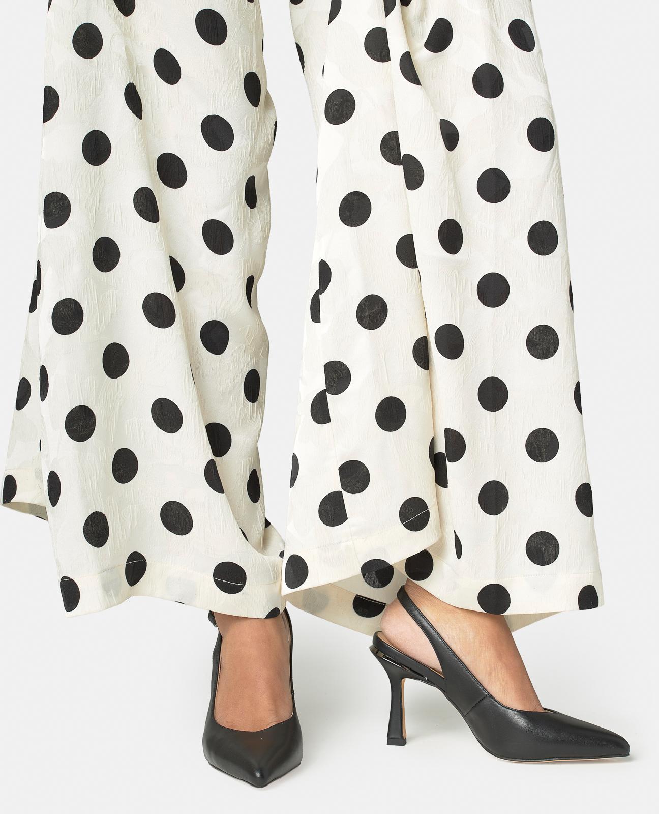 SONDERAUSSTELLUNG FÜR ABGESCHÄRFTES LEDER