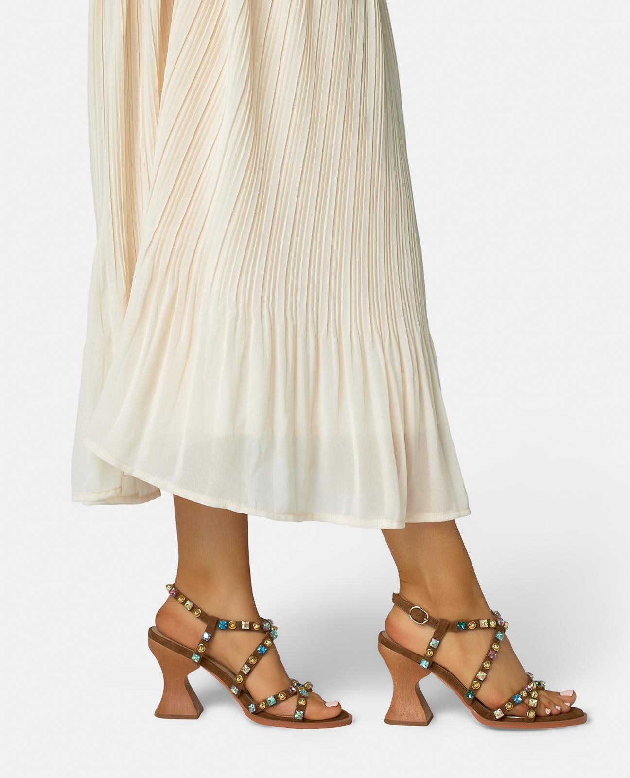 SANDALIA TIRAS MULTIFUNCION TACHAS