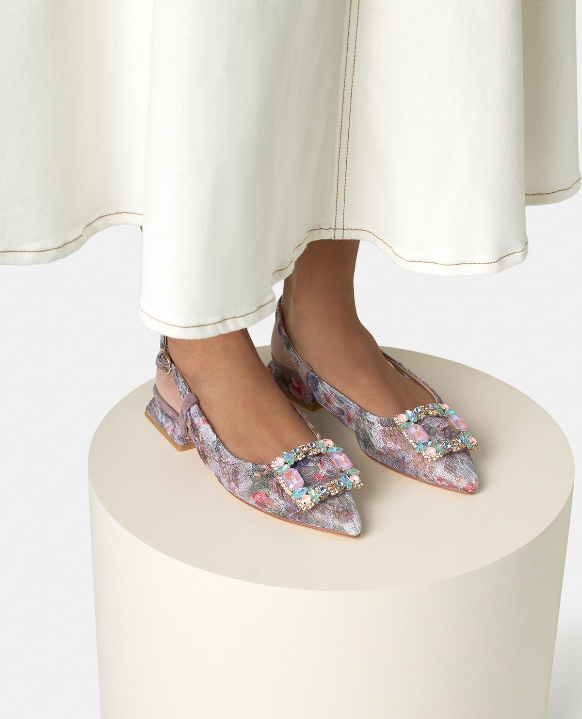 SQUARE HEEL SHOE